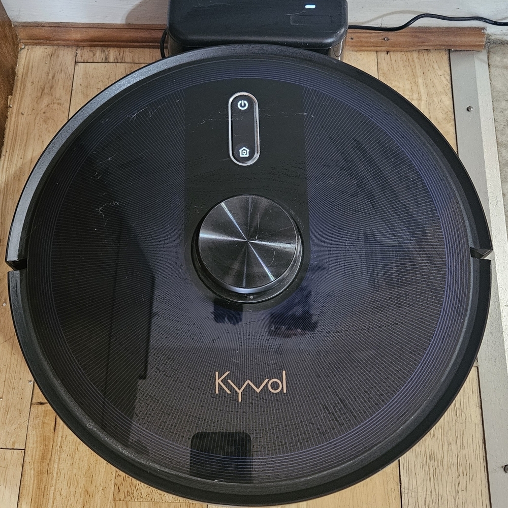 Kyvol Black Robotic Vacuum Cleaner